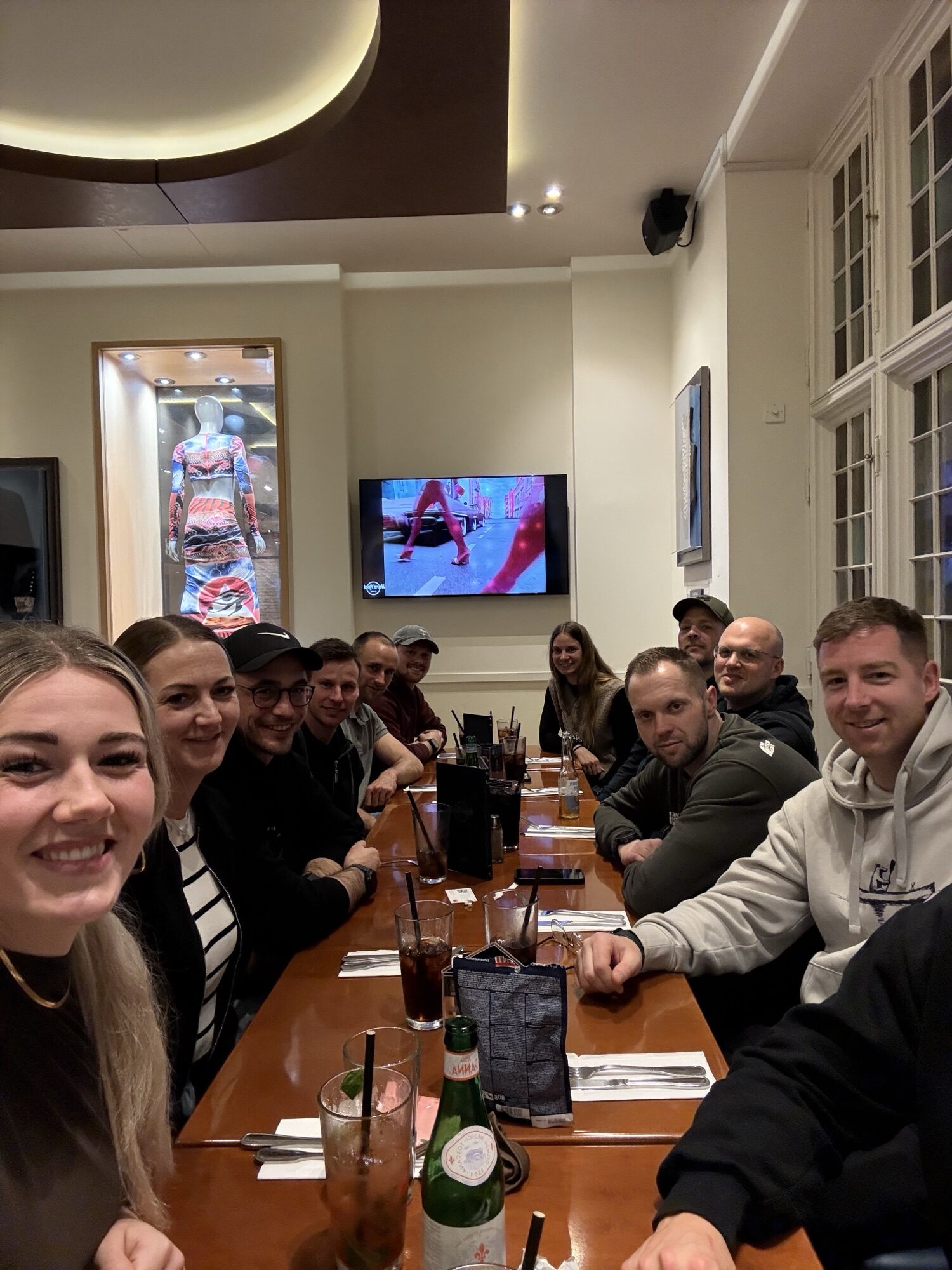 TEAM HYBRID beim gemeinsamen Team-Dinner in Kopenhagen rund um das HYROX Race 2026